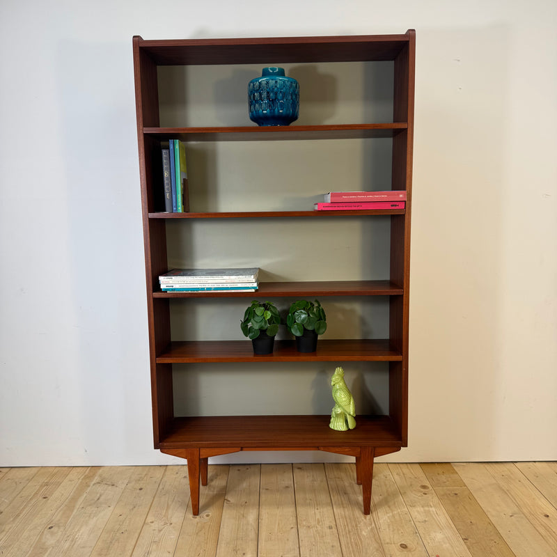 Libreria svedese in teak con cinque ripiani, 1960