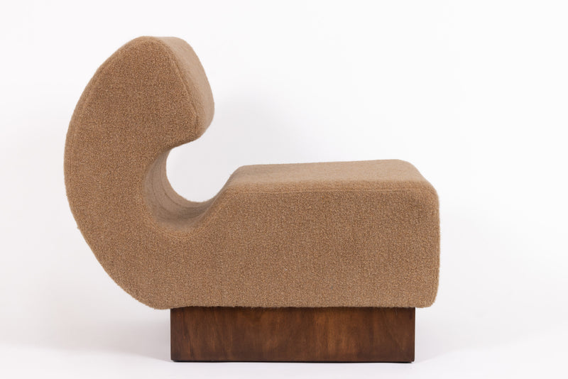 Lounge Chair italiana in noce e bouclé di cachemire Schumacher, 1970
