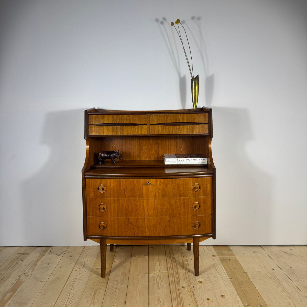 Mobile danese in teak con cassetti e scrittoio estraibile – 1960 frontale home