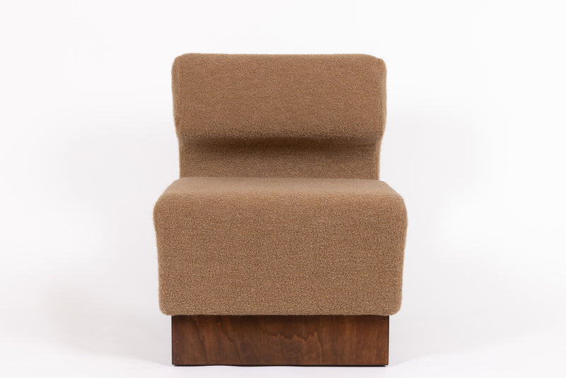 Lounge Chair italiana in noce e bouclé di cachemire Schumacher, 1970