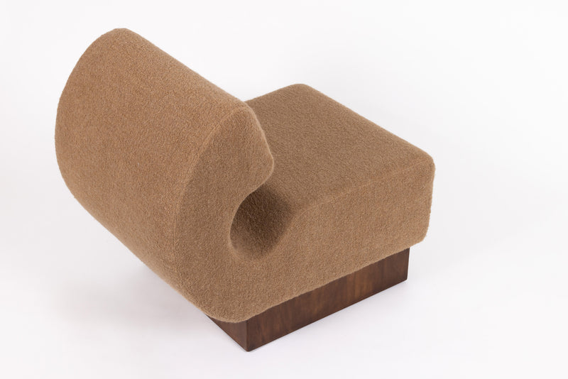 Lounge Chair italiana in noce e bouclé di cachemire Schumacher, 1970