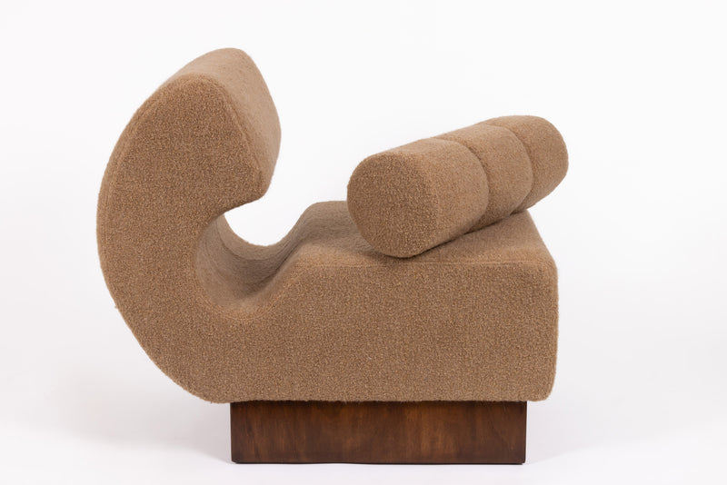 Lounge Chair italiana in noce e bouclé di cachemire Schumacher, 1970