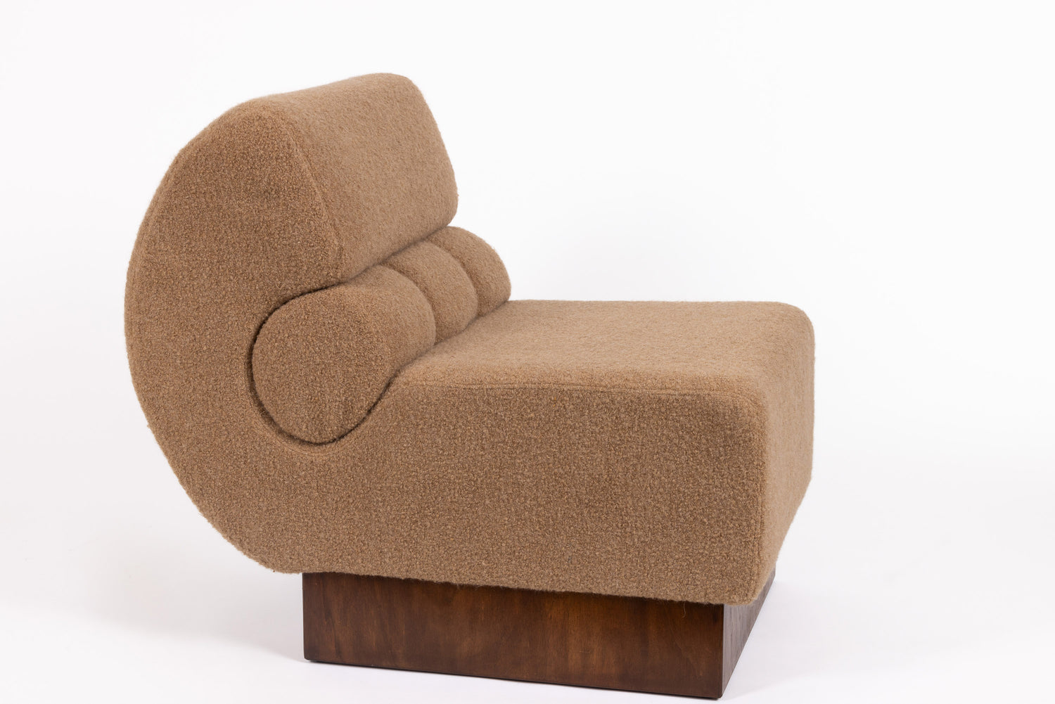 Lounge Chair italiana in noce e bouclé di cachemire Schumacher, 1970