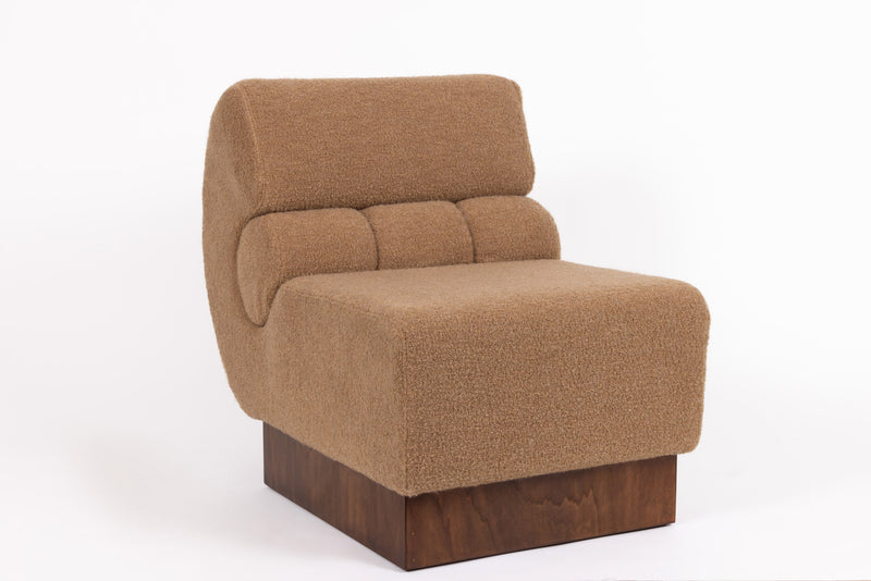 Lounge Chair italiana in noce e bouclé di cachemire Schumacher, 1970
