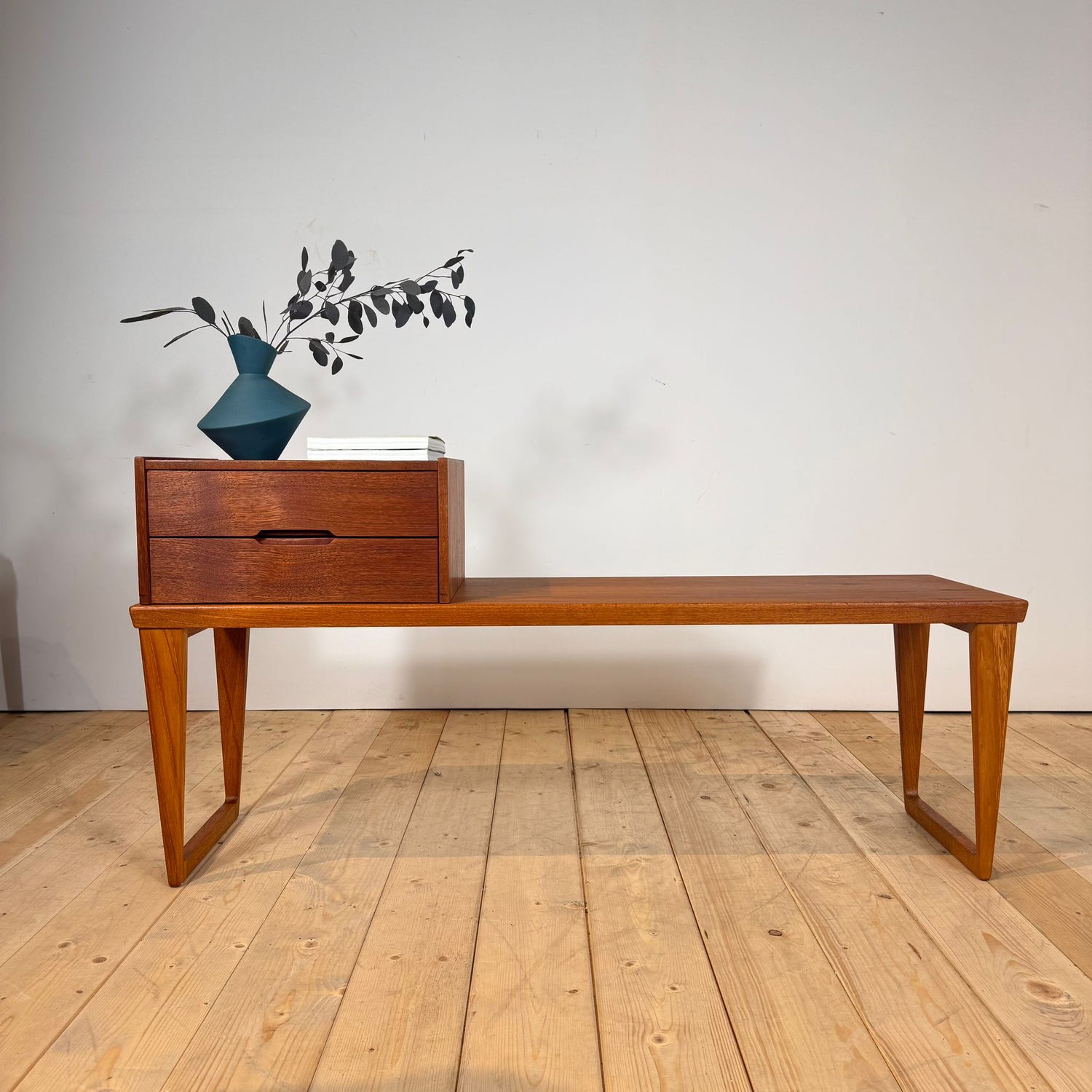 Telephone bench disegnata da Kai Kristiansen per Aksel Kjersgaard, anni ’60