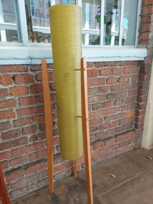 Lampada da terra prodotta da Novoplast