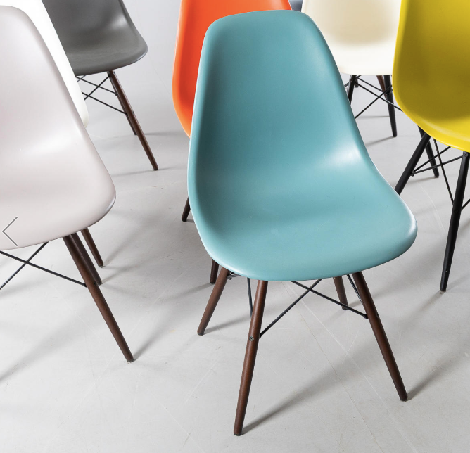 "Eames Plastic Chair” Charles & Ray Eams per Vitra