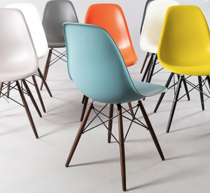 "Eames Plastic Chair” Charles & Ray Eams per Vitra