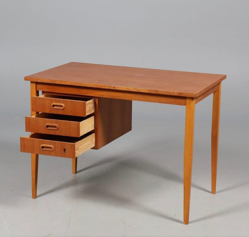 Scrittoio Mid-Century Modern in Teak con Cassetti Laterali – Scandinavia, anni ’60