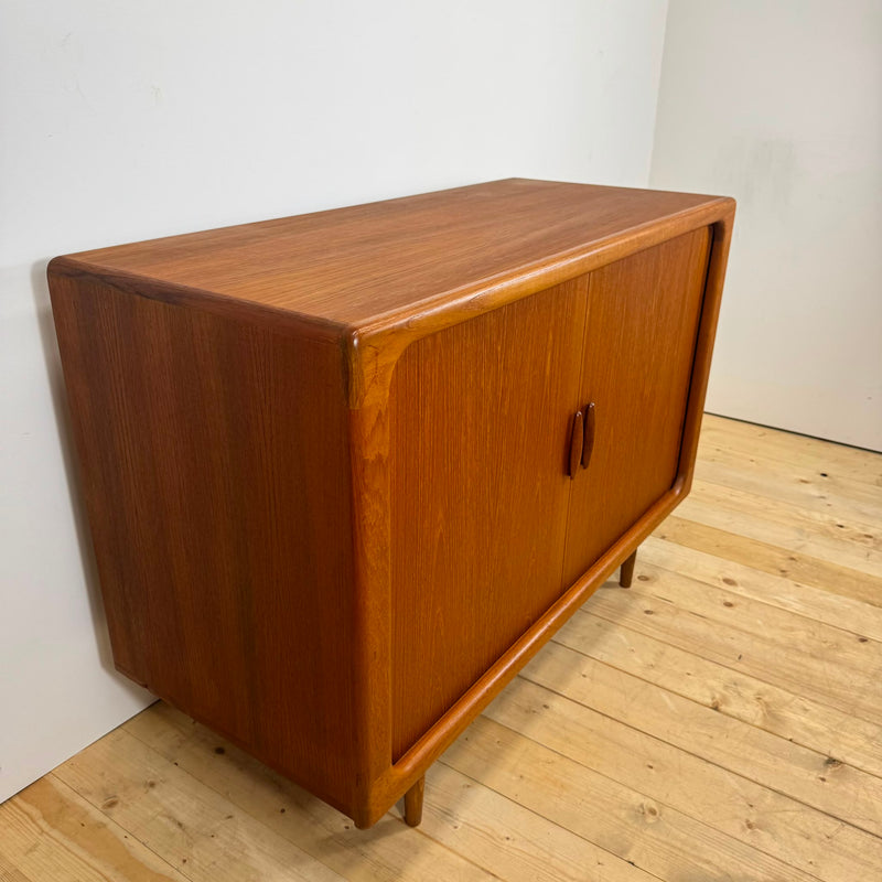 Sideboard Dyrlund in teak con ante a scomparsa, Danimarca 1960