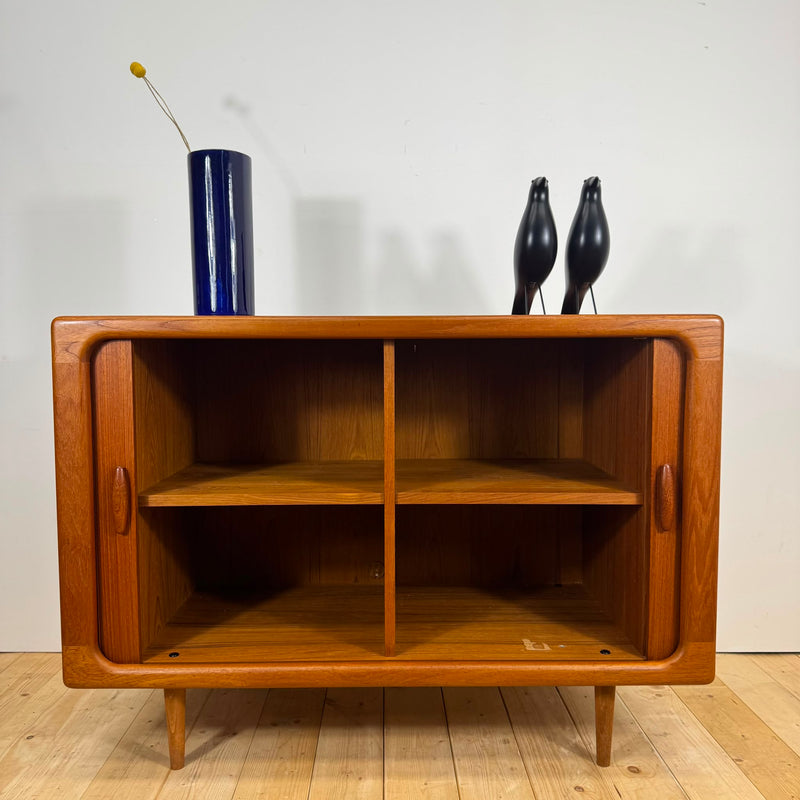 Sideboard Dyrlund in teak con ante a scomparsa, Danimarca 1960