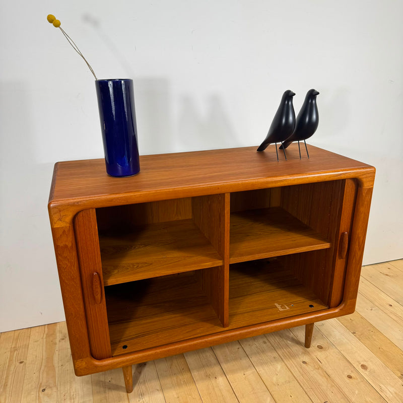 Sideboard Dyrlund in teak con ante a scomparsa, Danimarca 1960