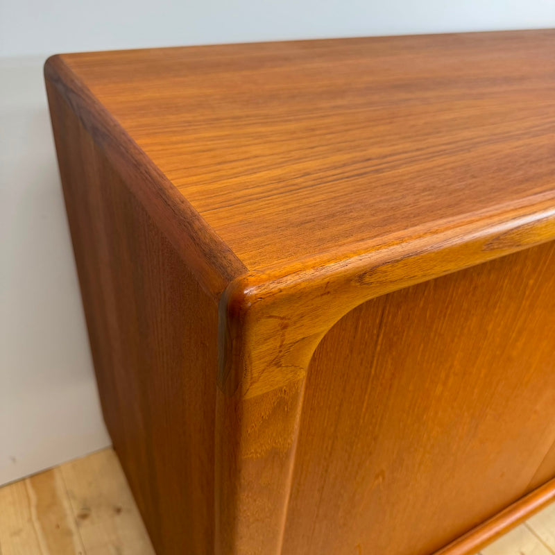 Sideboard Dyrlund in teak con ante a scomparsa, Danimarca 1960