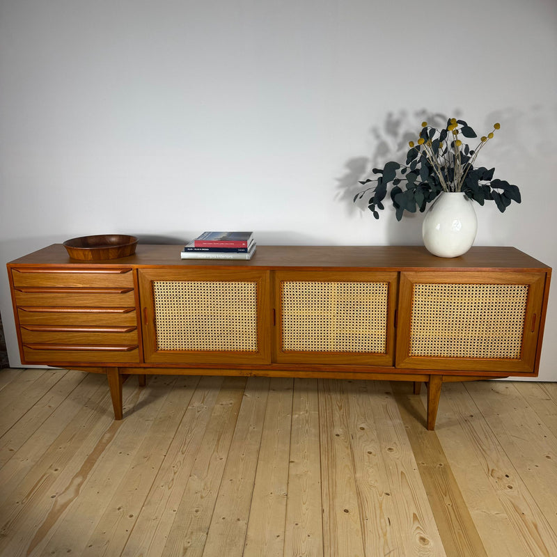 Sideboard con Ante in Rattan e Cassetti