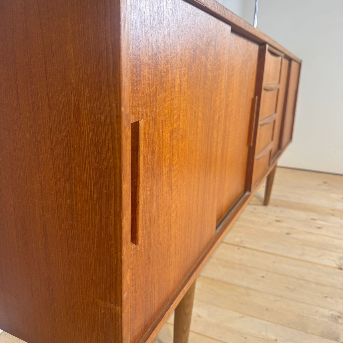 Sideboard danese a quattro cassetti in teak, anni ’60