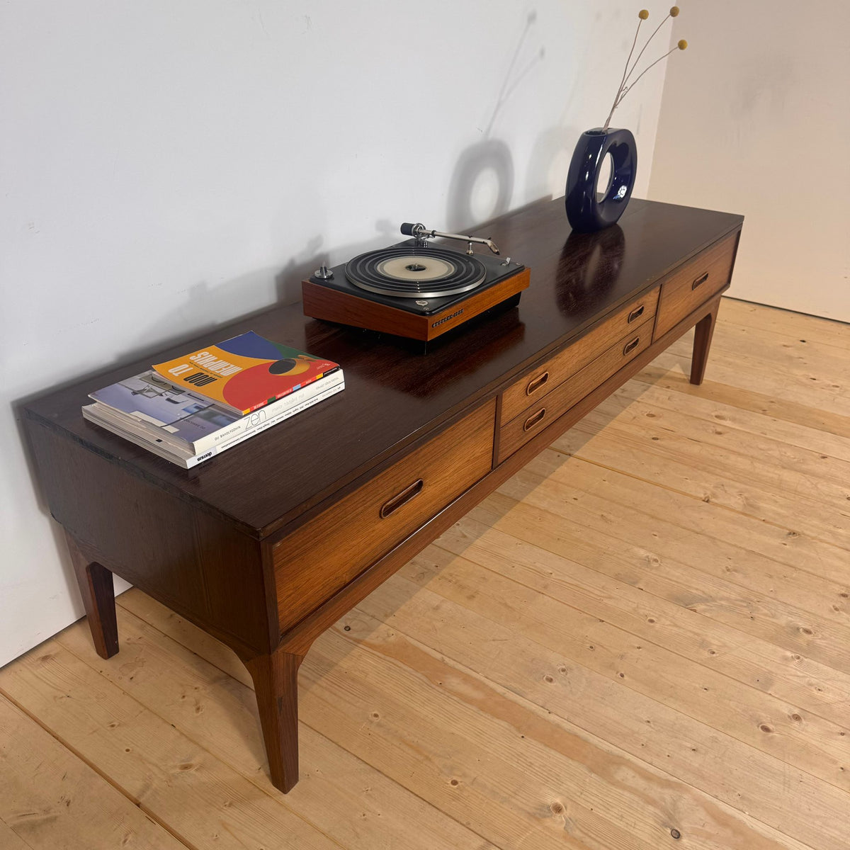 Sideboard scandinava in palissandro, anni ’60