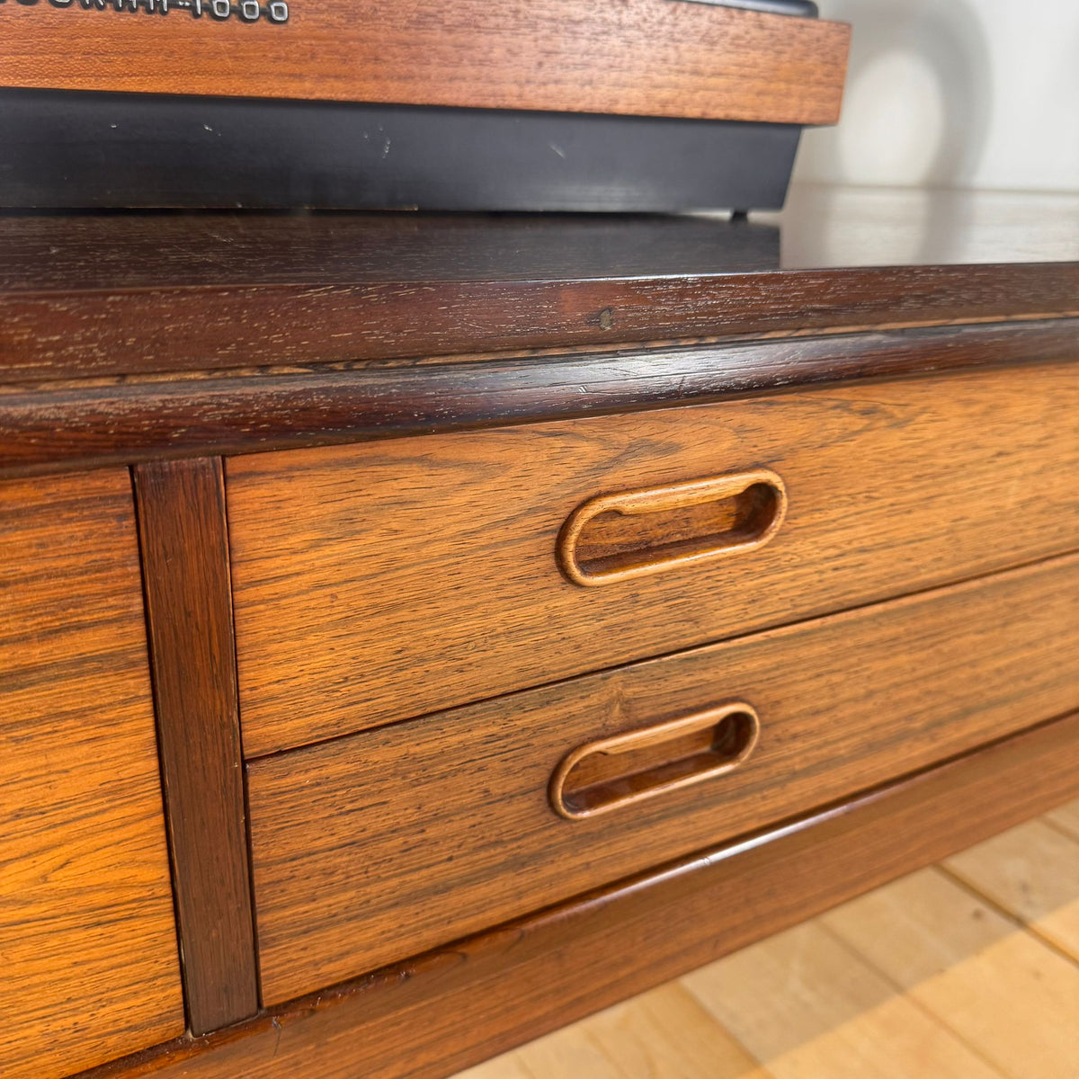 Sideboard scandinava in palissandro, anni ’60