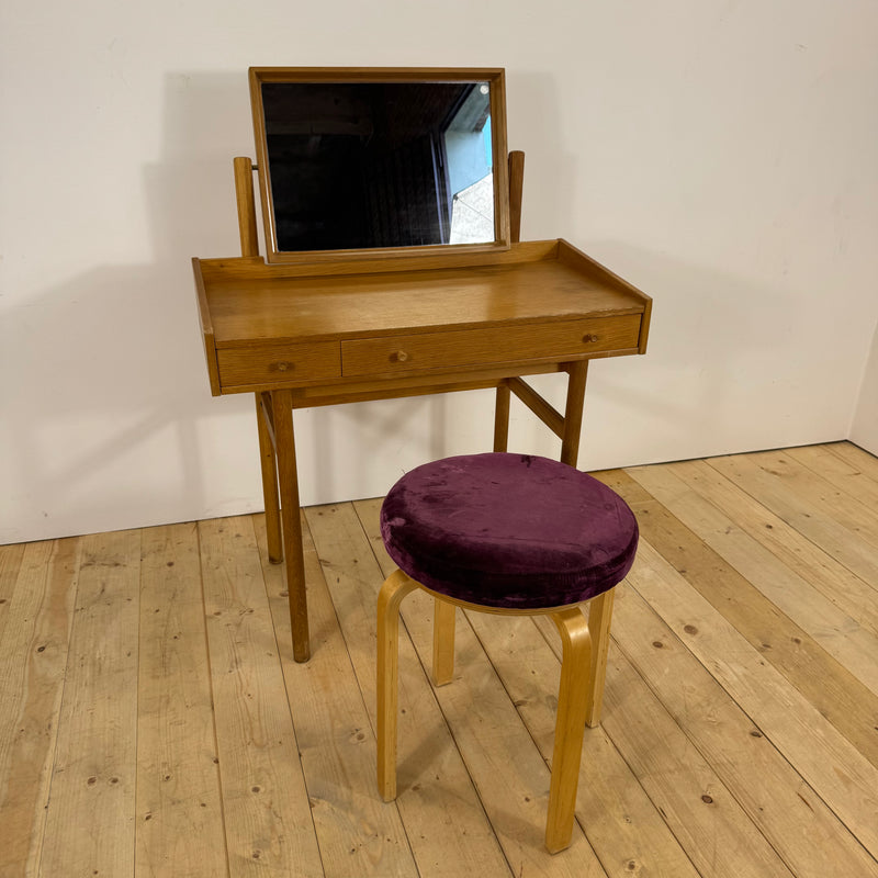 Toeletta / Vanity Table in rovere con specchio, Danimarca 1960