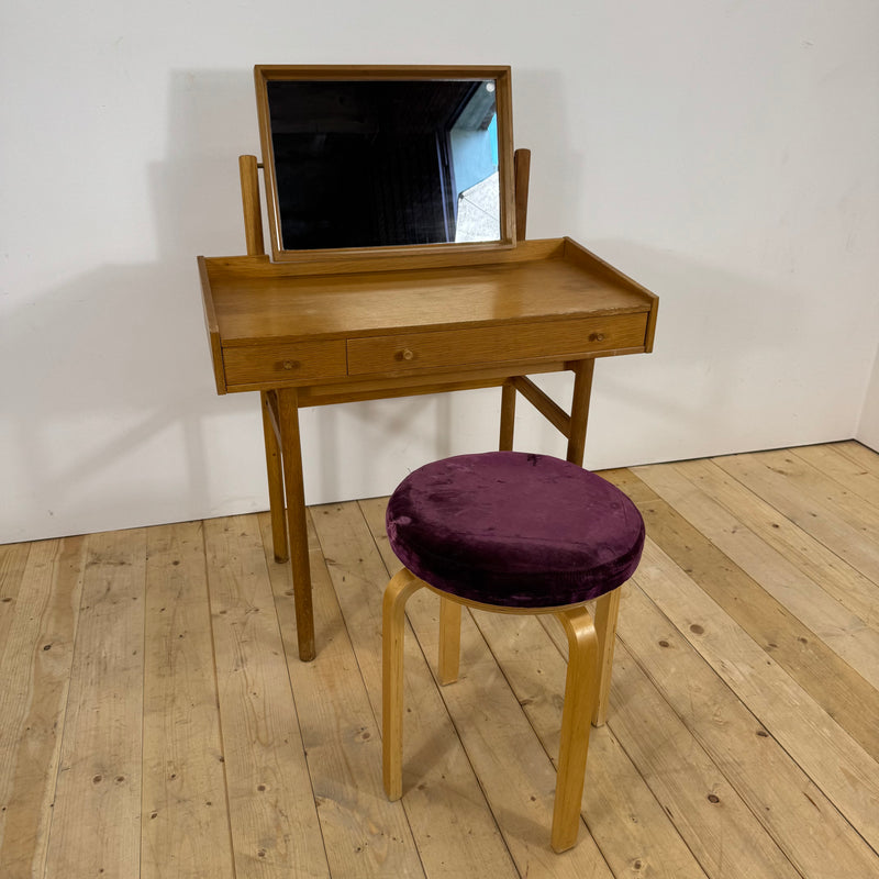 Toeletta / Vanity Table in rovere con specchio, Danimarca 1960