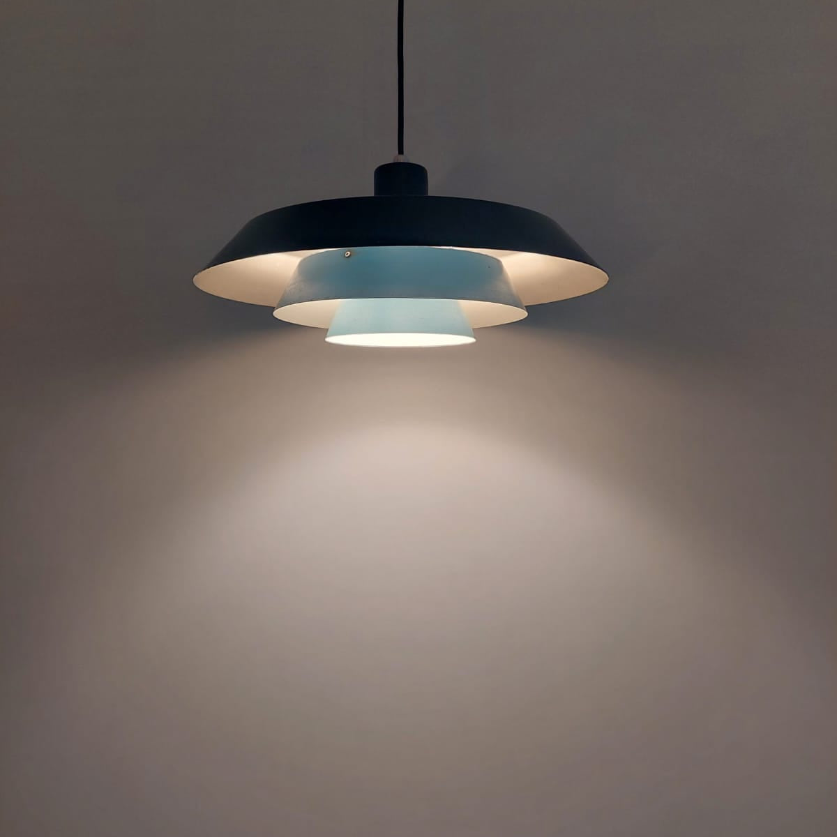 Troika” in metallo blu, Bent Karlby per Lyfa, Danimarca 1960