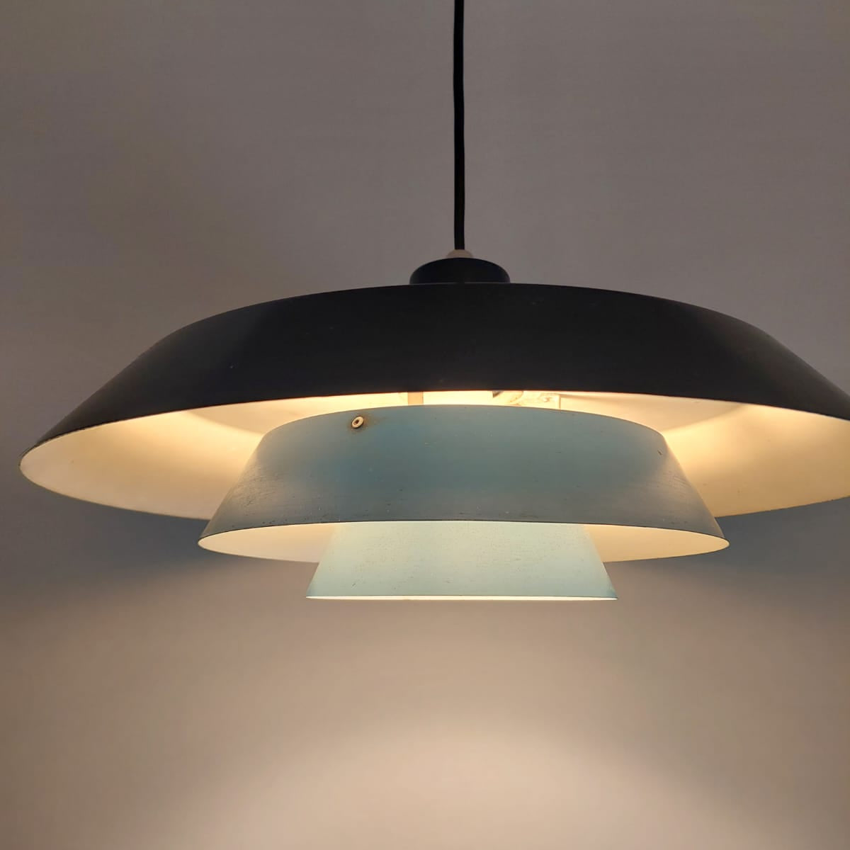 Troika” in metallo blu, Bent Karlby per Lyfa, Danimarca 1960