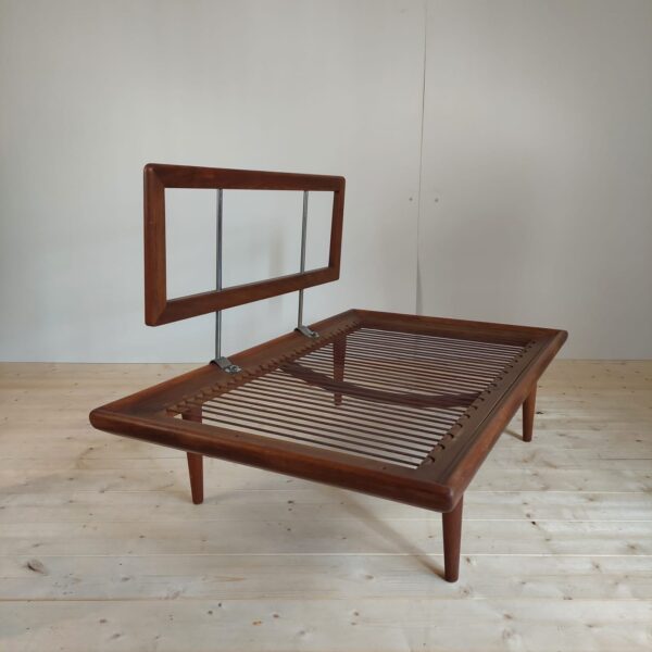 Divano Minerva di Peter Hvidt per France and son 1960