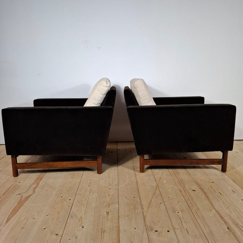 Coppia di Poltrone Vintage Rivestite in Velluto Hermès e Bouclé di Lino – Mid-Century Modern