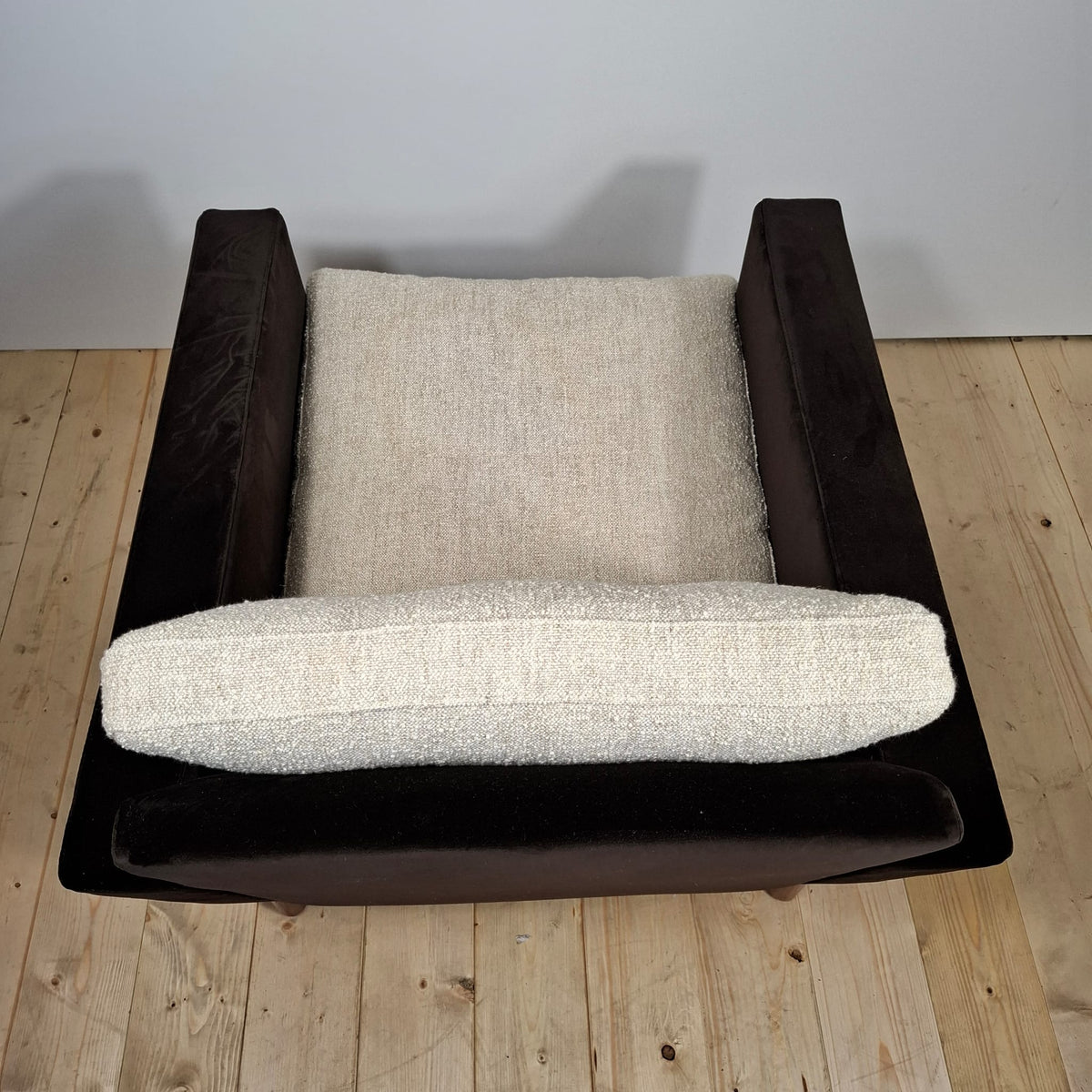 Coppia di Poltrone Vintage Rivestite in Velluto Hermès e Bouclé di Lino – Mid-Century Modern