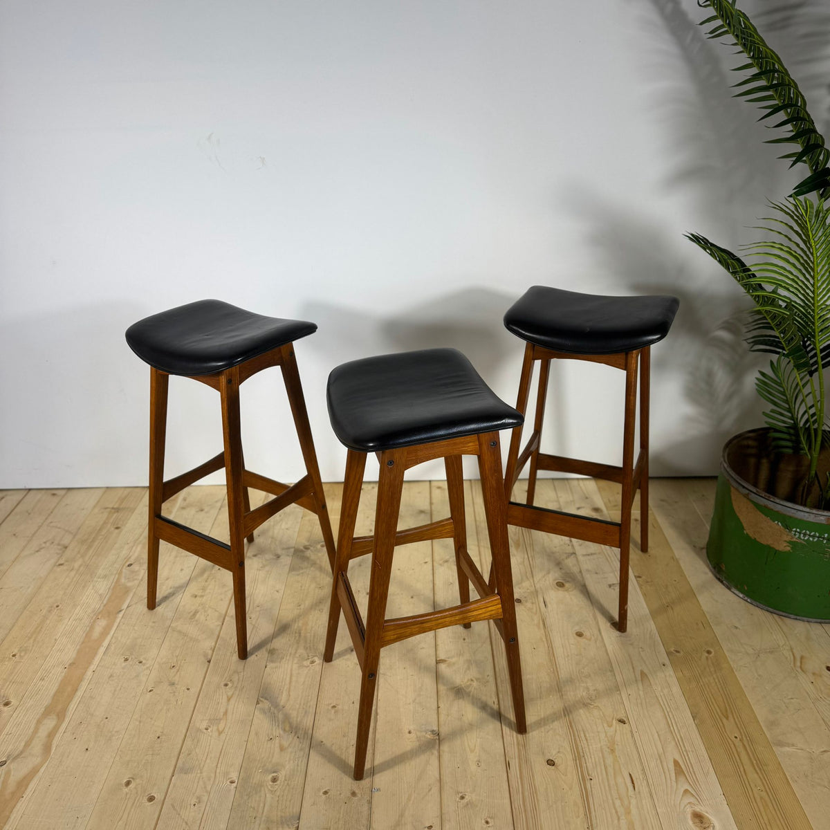 Set di Tre Sgabelli da Bar Vintage di Johannes Andersen in Teak – Design Danese Anni ’60