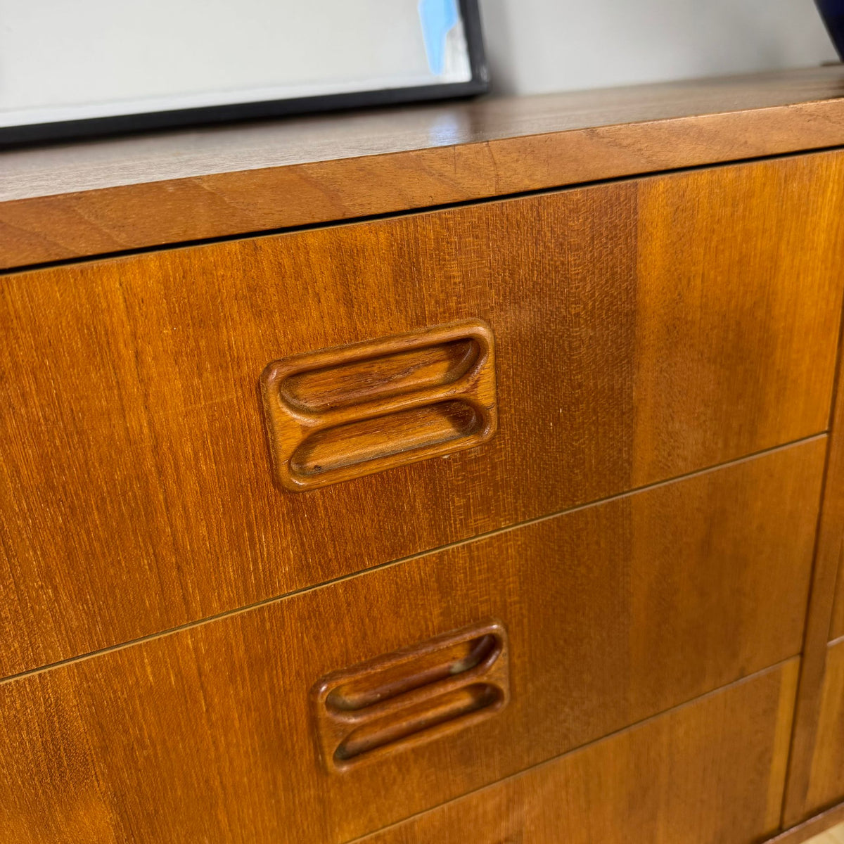 Piccola Cassettiera Vintage Danese Anni ’60 in Teak a Sei Cassetti – Mid-Century Modern