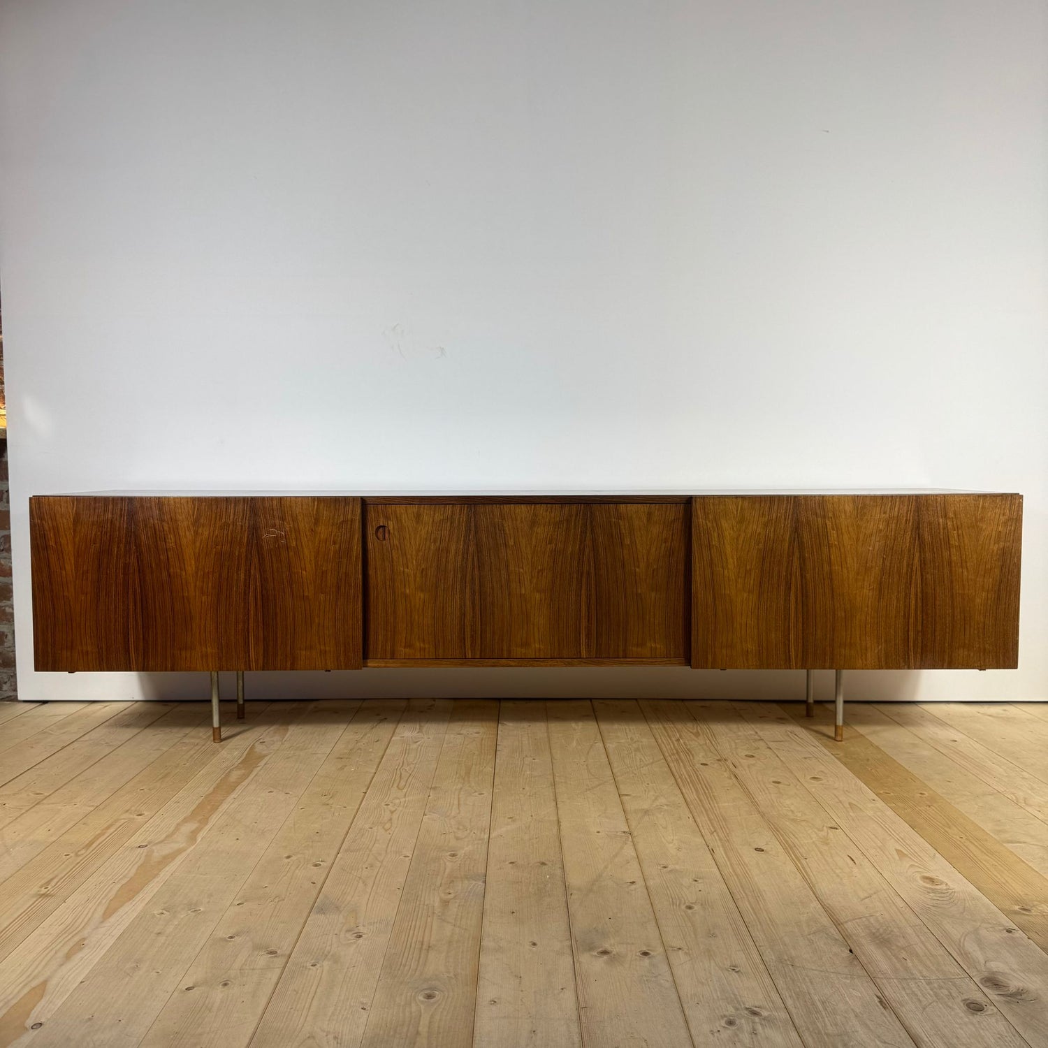 Sideboard Vintage di Ib Kofod-Larsen in Palissandro – Danimarca Anni ’60