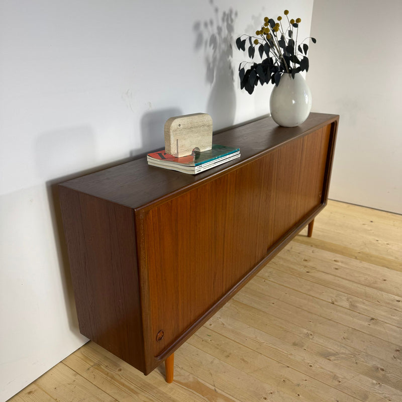 Sideboard Mid-Century Modern in Teak con Ante Scorrevoli – Design Scandinavo Anni ’60