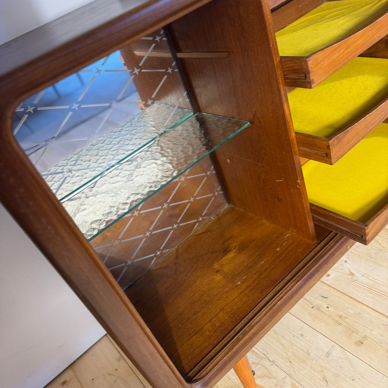 Sideboard Mid-Century Modern in Teak con Ante Scorrevoli – Design Scandinavo Anni ’60