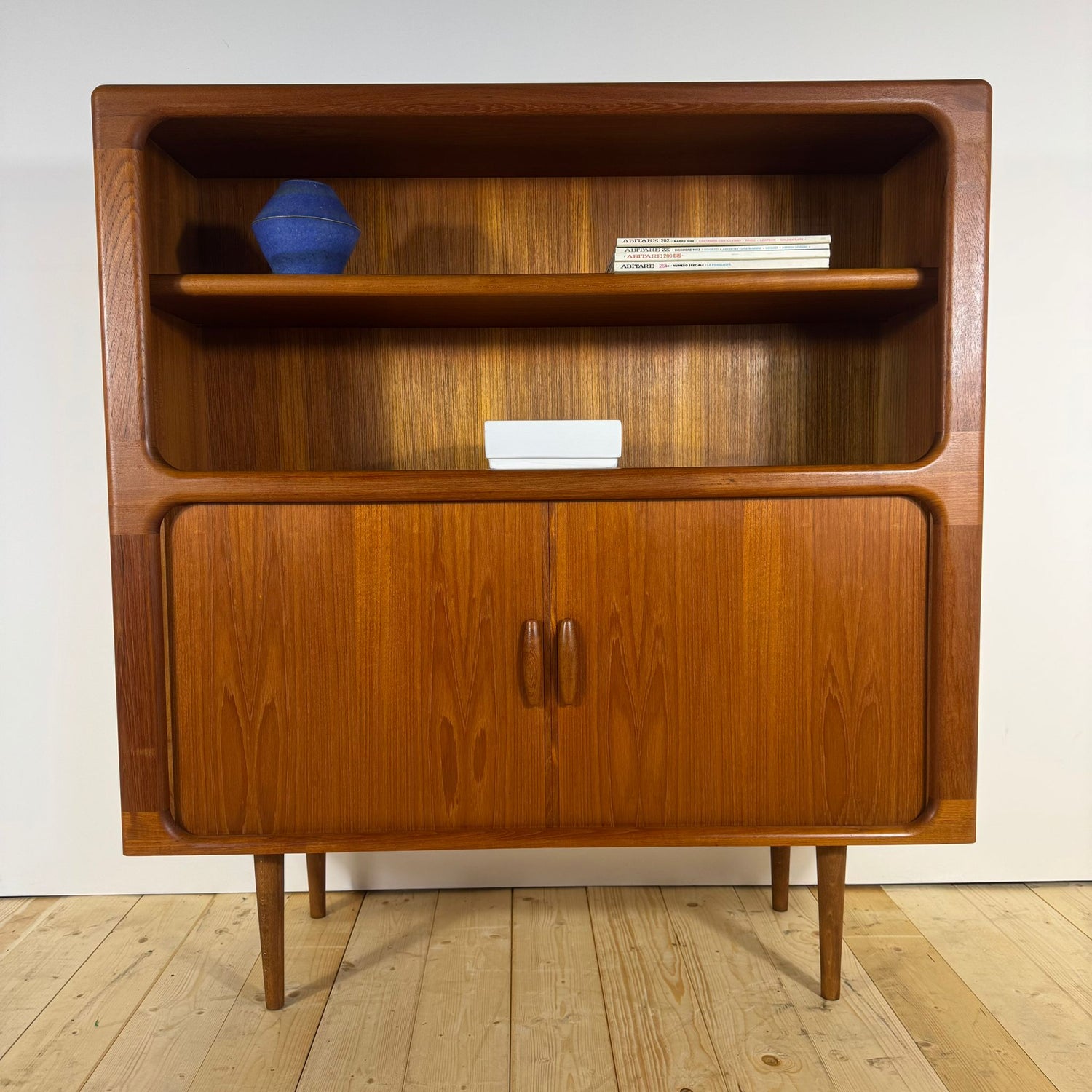 Libreria Vintage Dyrlund in Teak con Ante a scomparsa – Danimarca Anni ’60
