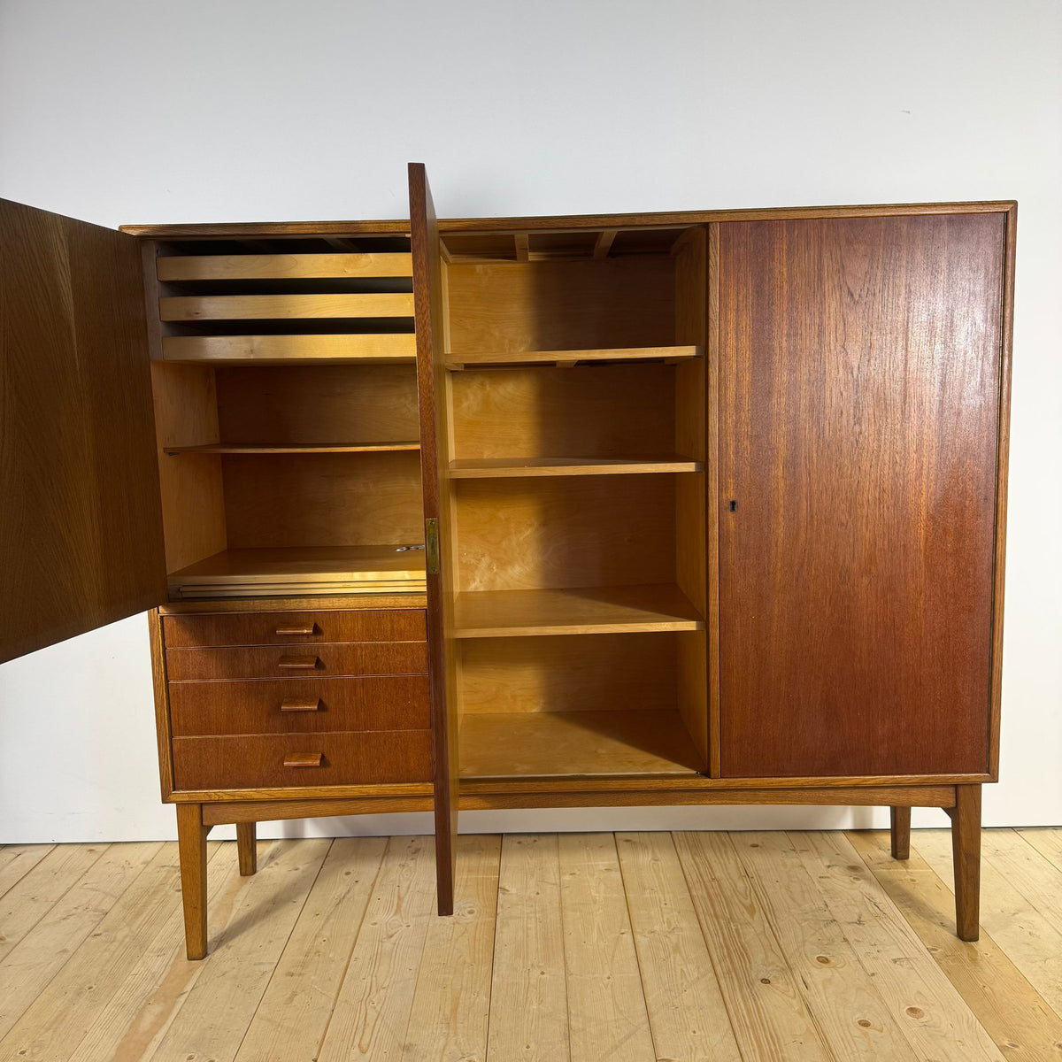 Sideboard Alto Mid-Century Modern in Teak – Design Scandinavo Anni ’60