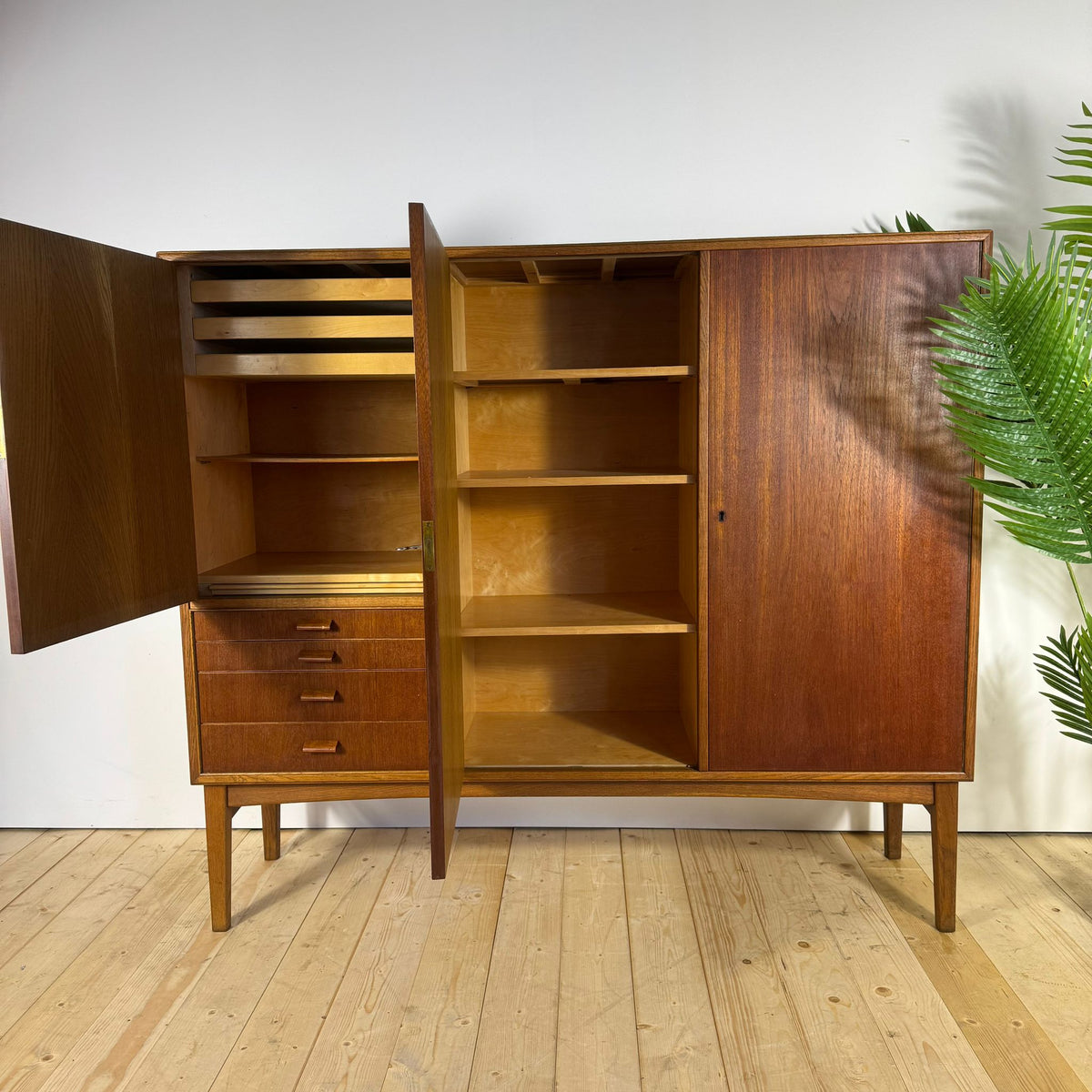 Sideboard Alto Mid-Century Modern in Teak – Design Scandinavo Anni ’60
