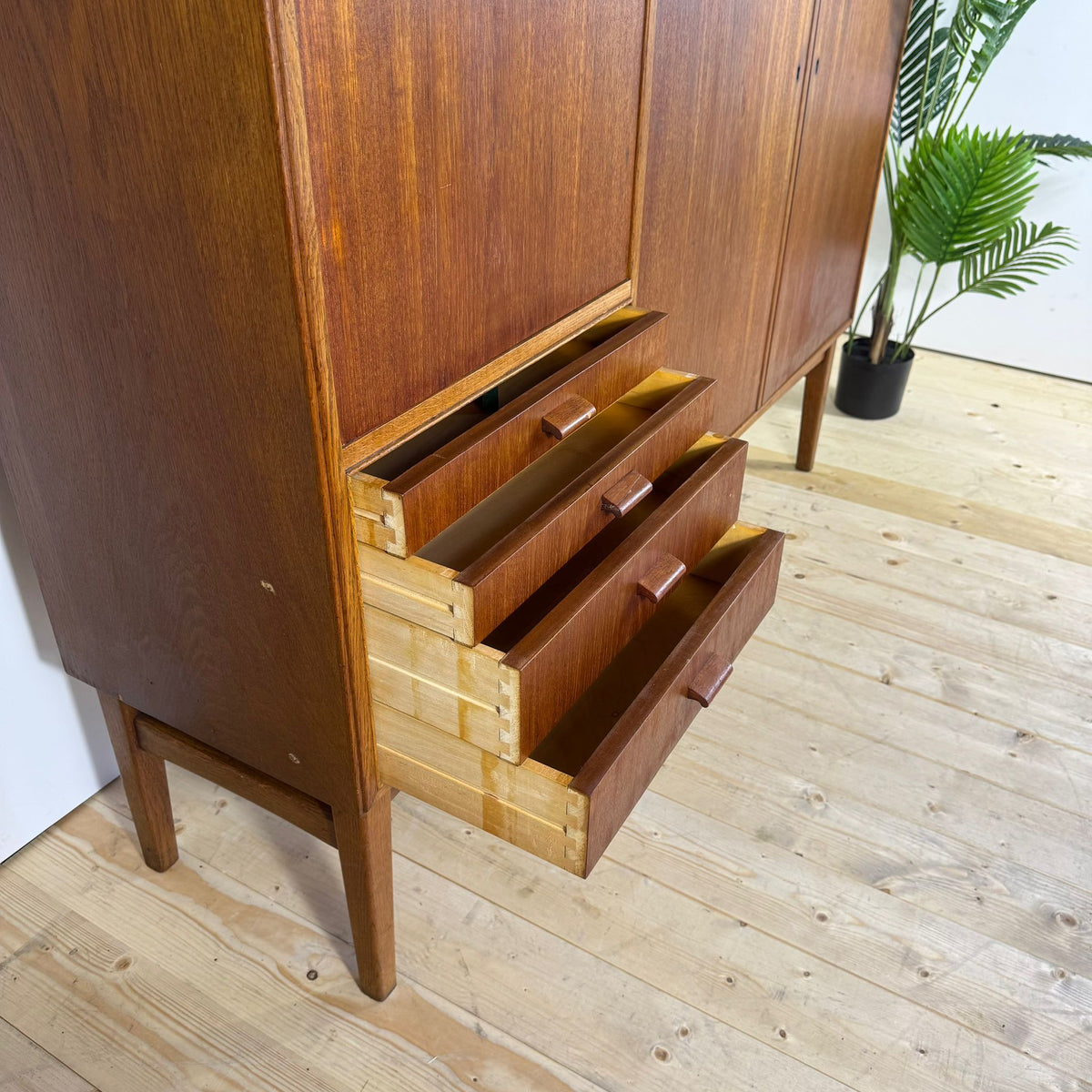 Sideboard Alto Mid-Century Modern in Teak – Design Scandinavo Anni ’60