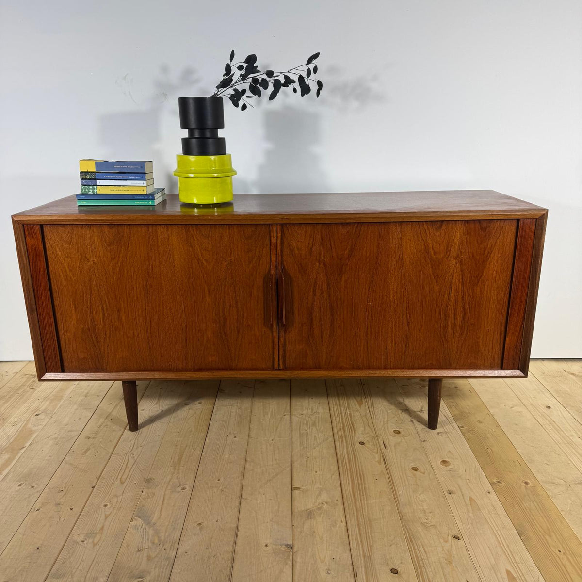 Sideboard Vintage in Teak con Ante a Scomparsa – Design Scandinavo Mid-Century