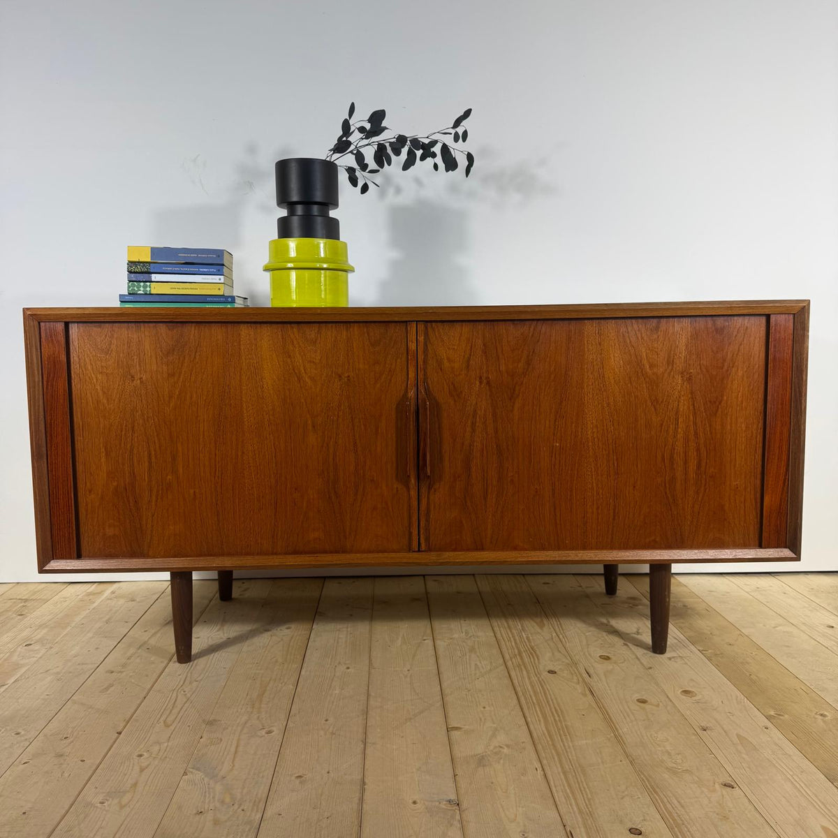 Sideboard Vintage in Teak con Ante a Scomparsa – Design Scandinavo Mid-Century