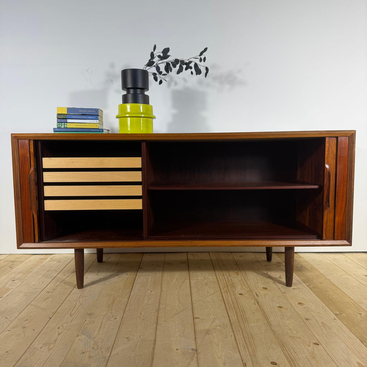 Sideboard Vintage in Teak con Ante a Scomparsa – Design Scandinavo Mid-Century
