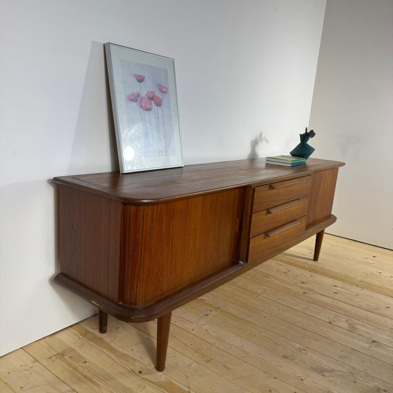 Madia Vintage in Teak con Bordi Stondati e Ante a Scomparsa – Design Scandinavo Mid-Century