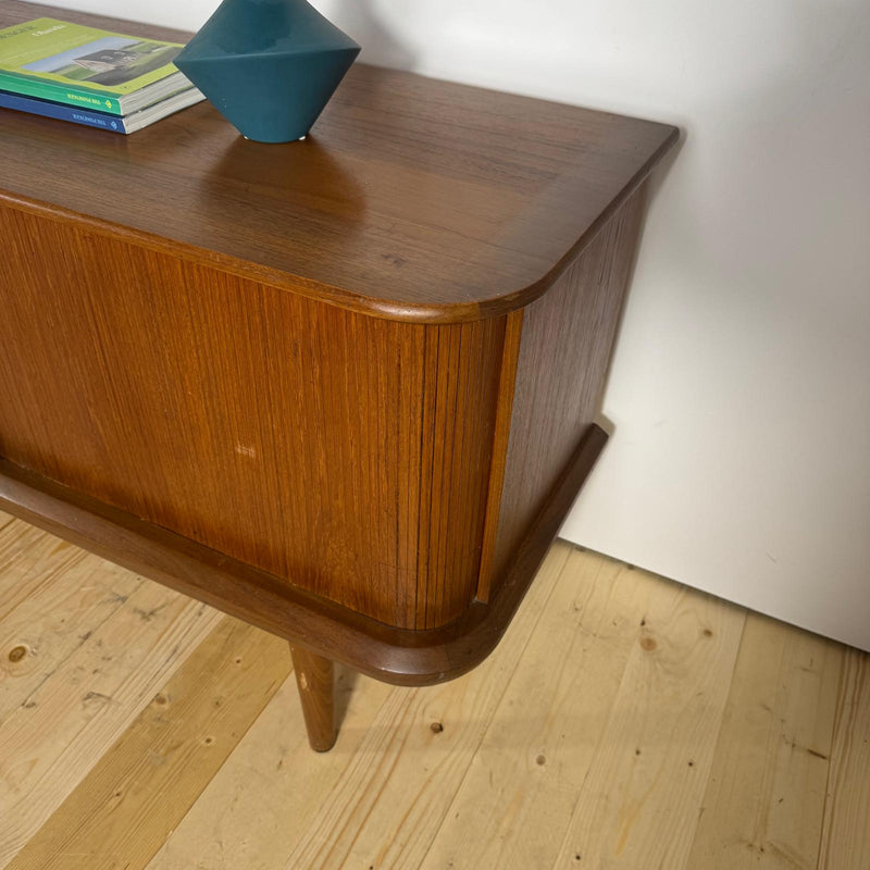 Madia Vintage in Teak con Bordi Stondati e Ante a Scomparsa – Design Scandinavo Mid-Century