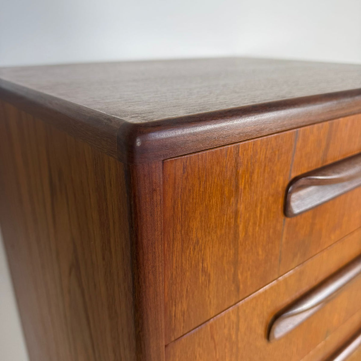 Cassettiera G-Plan in Teak – Eleganza Mid-Century del Design Britannico