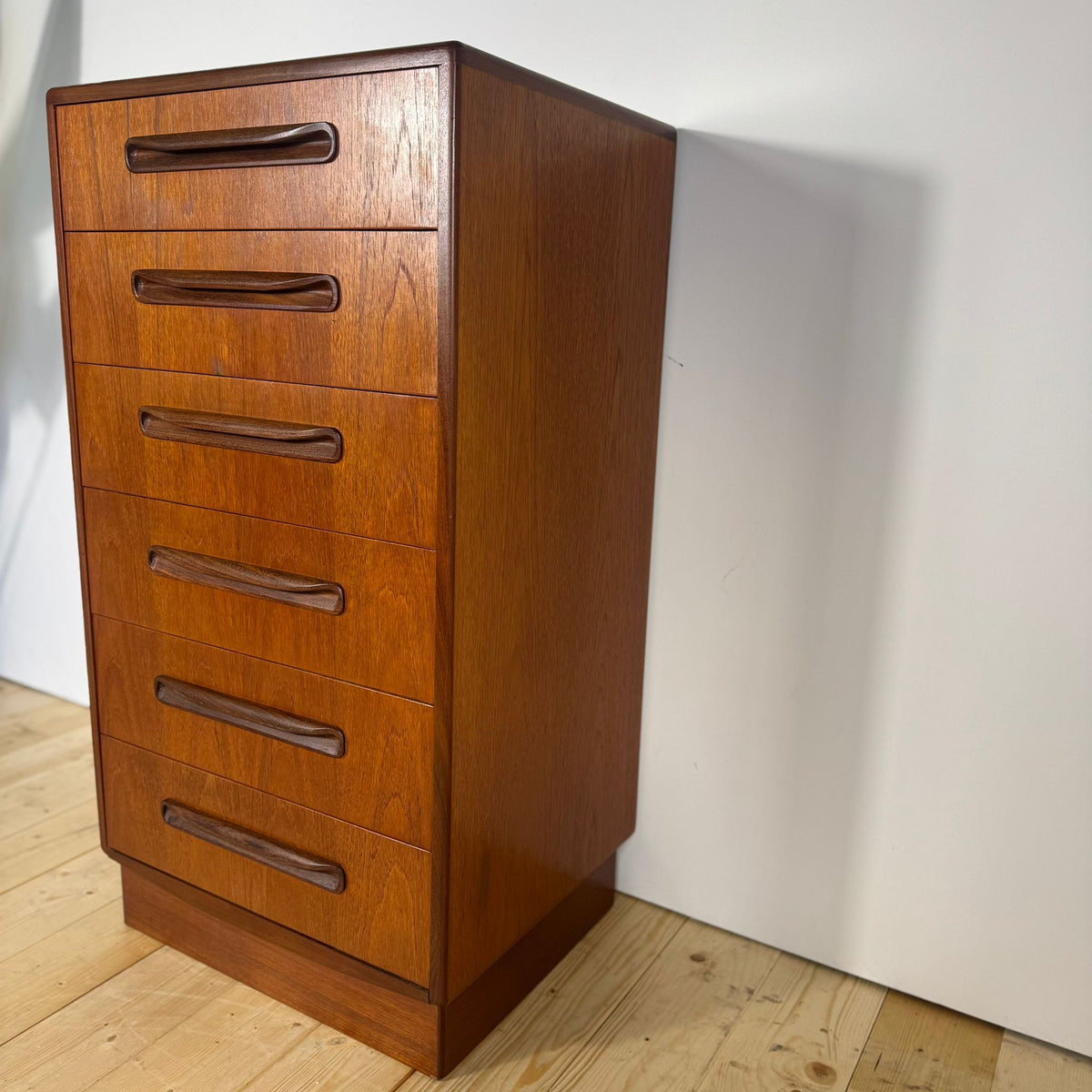 Cassettiera G-Plan in Teak – Eleganza Mid-Century del Design Britannico