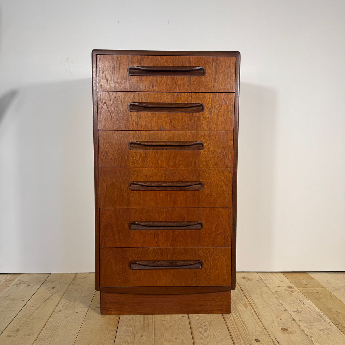 Cassettiera G-Plan in Teak – Eleganza Mid-Century del Design Britannico