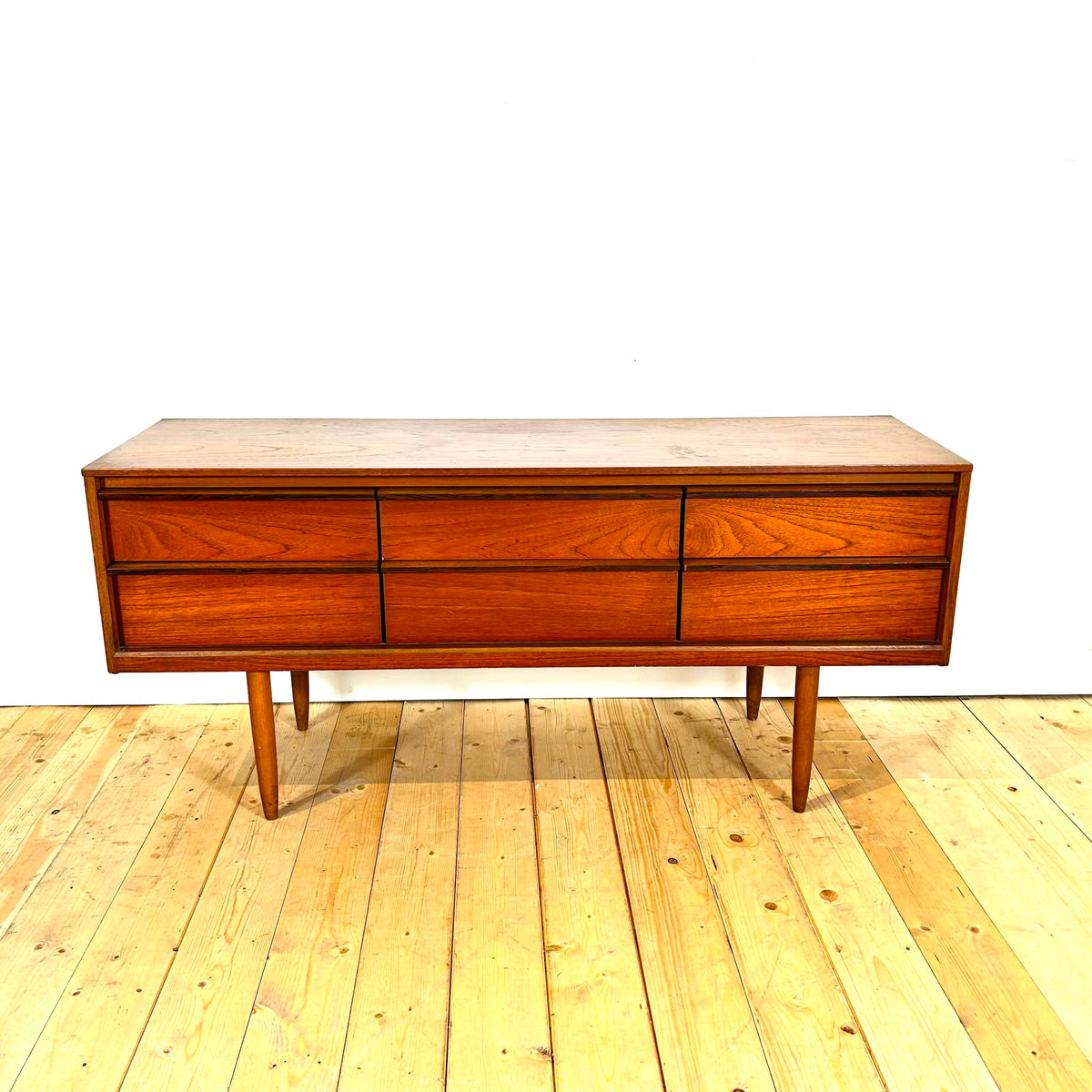 Cassettiera Austinsuite in teak, anni ’60