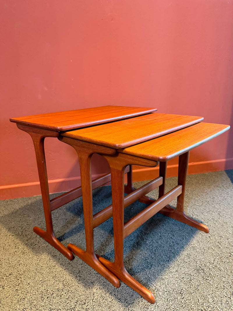Set di 3 nesting tables in Teak  – Design Danese Anni '60 (Copia)