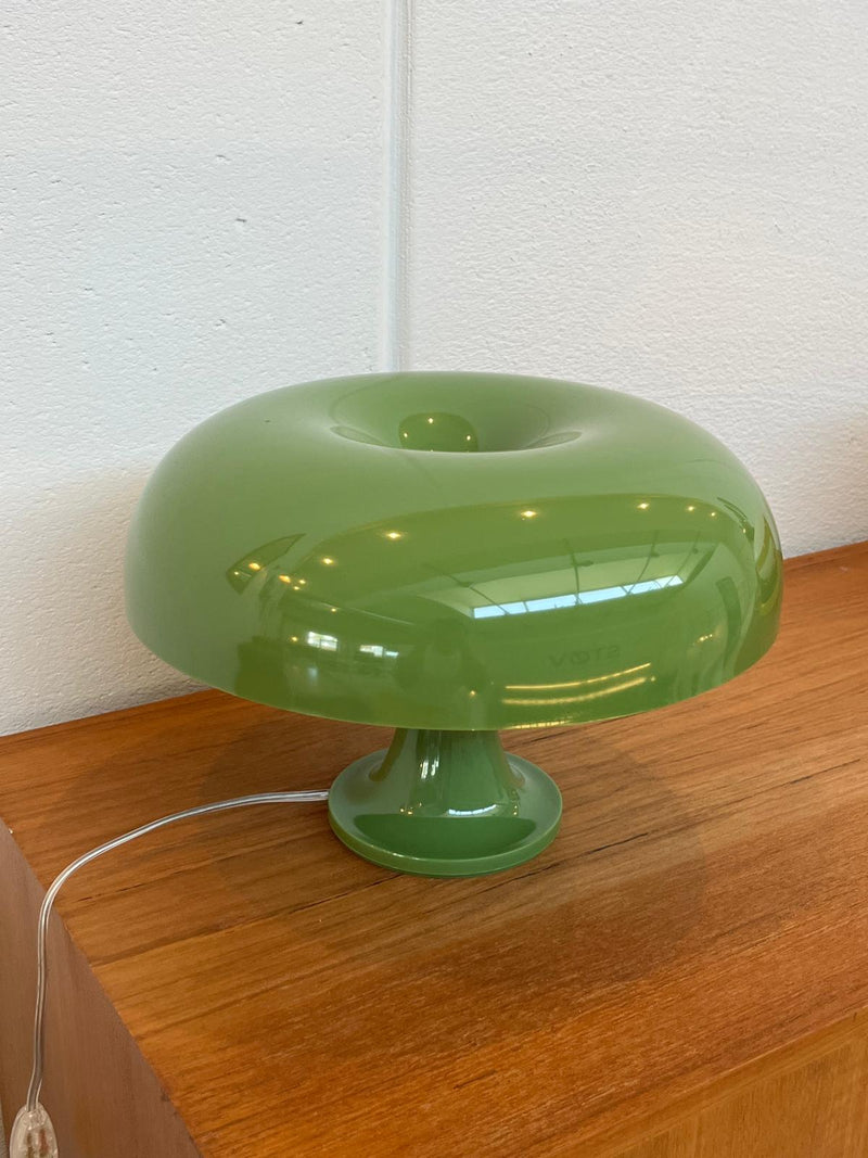 Lampada da tavolo Nessino di Artemide verde, Giancarlo Mattioli