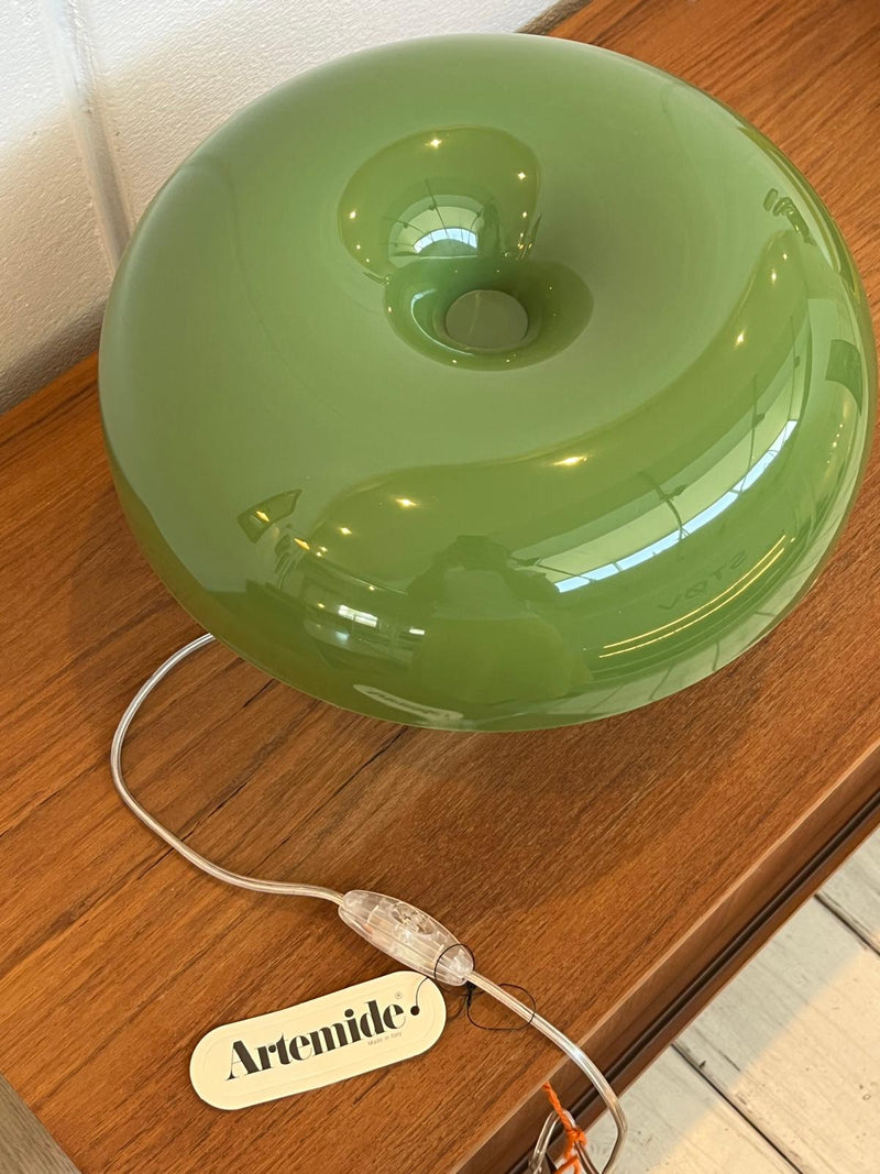 Lampada da tavolo Nessino di Artemide verde, Giancarlo Mattioli