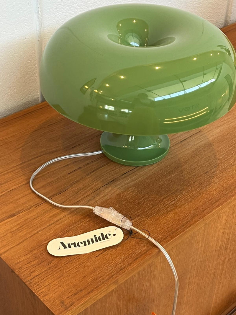 Lampada da tavolo Nessino di Artemide verde, Giancarlo Mattioli